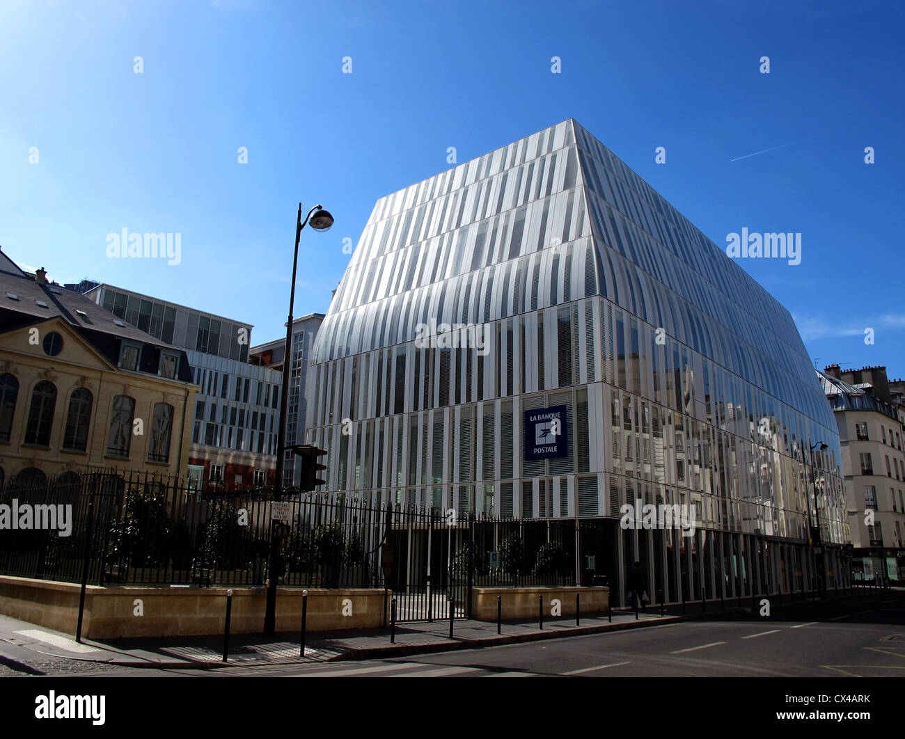 Siège social de l'entreprise,La Banque Postale,rue de Sèvres, Paris, France  Photo Stock - Alamy
