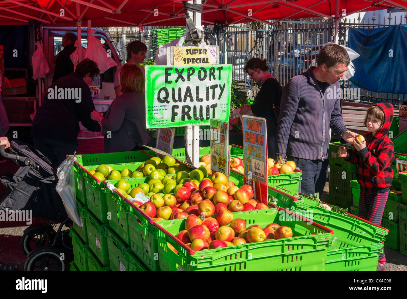 La qualité de l'exportation des fruits pour la vente à un marché de producteurs à Dunedin, Otago, Nouvelle-Zélande. Banque D'Images