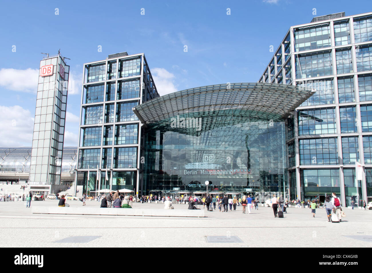 Le chemin de fer allemand à Berlin Hauptbahnhof - l'entrée en verre Banque D'Images