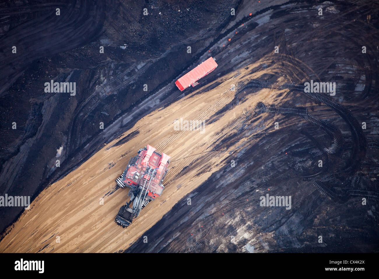 Les dépôts de sables bitumineux exploités à la mine Syncrude au nord de Fort McMurray, Alberta, Canada. Banque D'Images