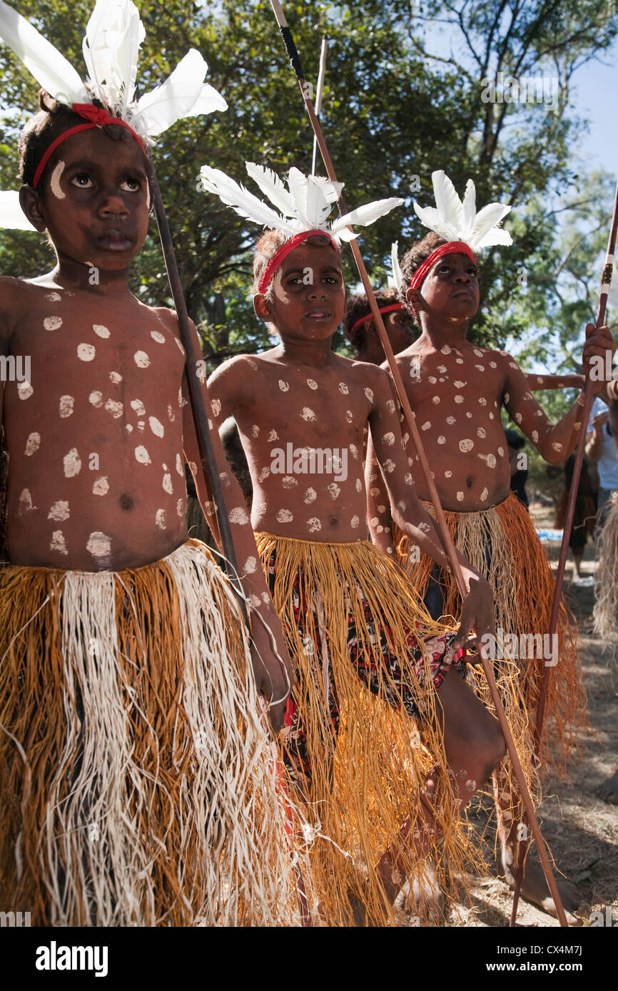Aurukun dance troupe au Festival de danse autochtones Laura. Laura ...