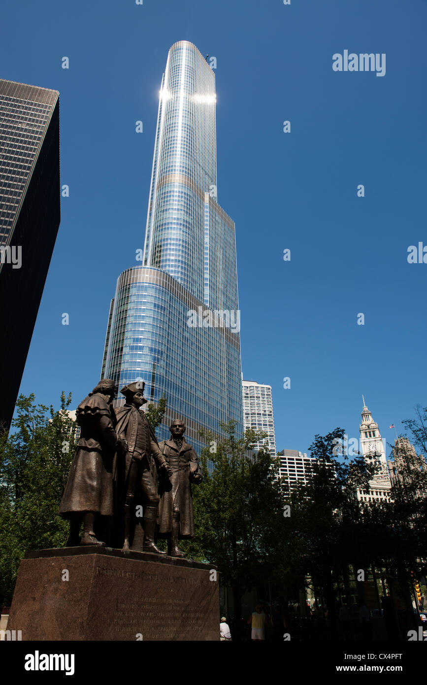 Monument Carré Heald avec Trump Tower et l'horizon de Chicago au-delà. Banque D'Images