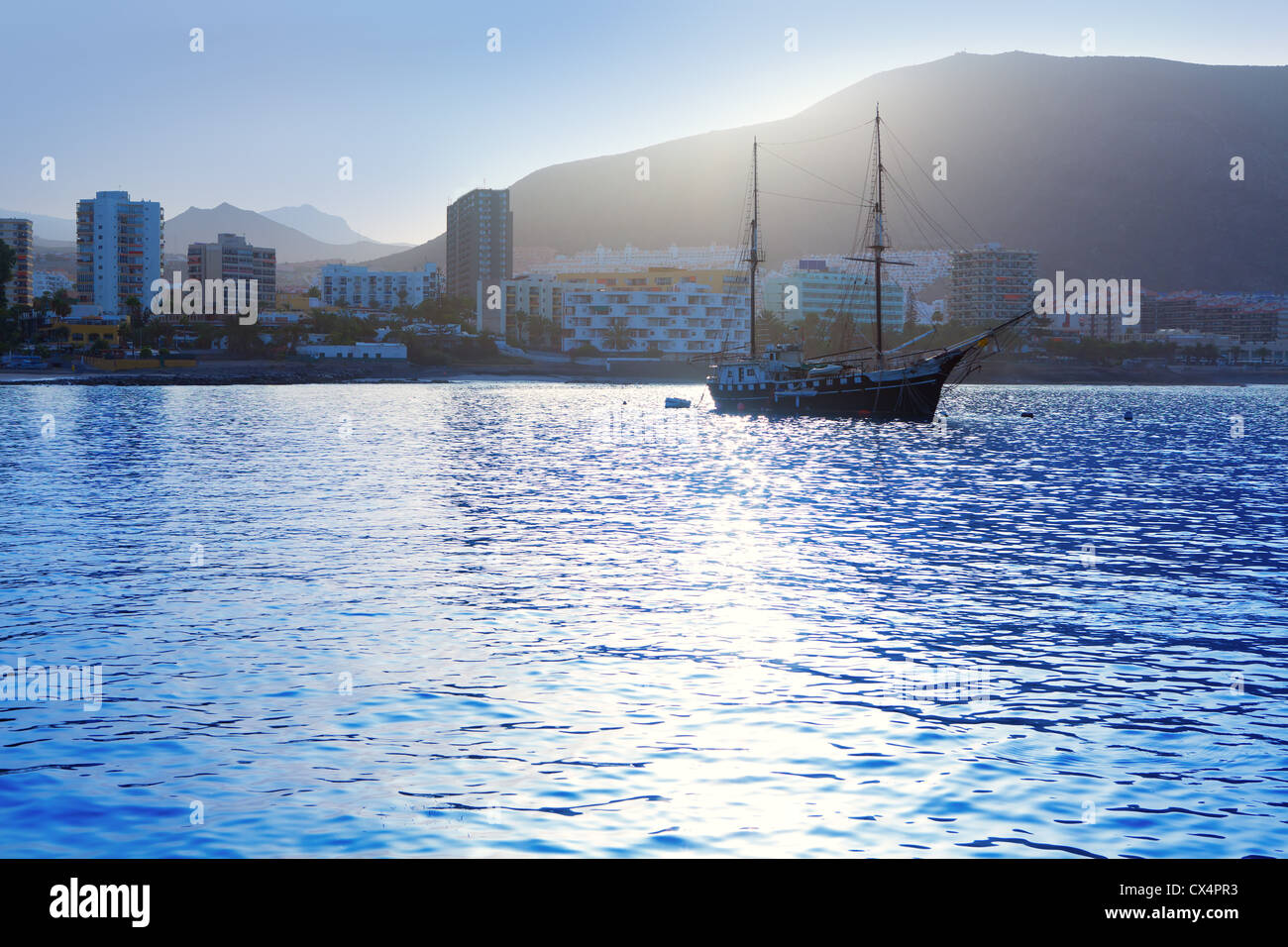 Los Cristianos harbour port voilier sunrise in Costa Adeje Tenerife Arona Banque D'Images
