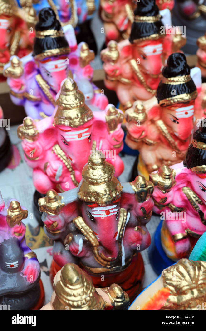 Dieu éléphant Ganesha Hindu ornements pour la vente au marché, Little India. Banque D'Images