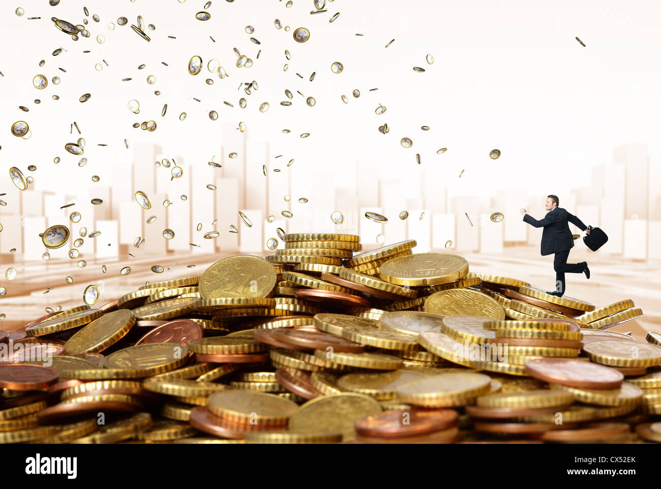 Caucasian businessman fonctionner sur pile de pièces en euros Banque D'Images