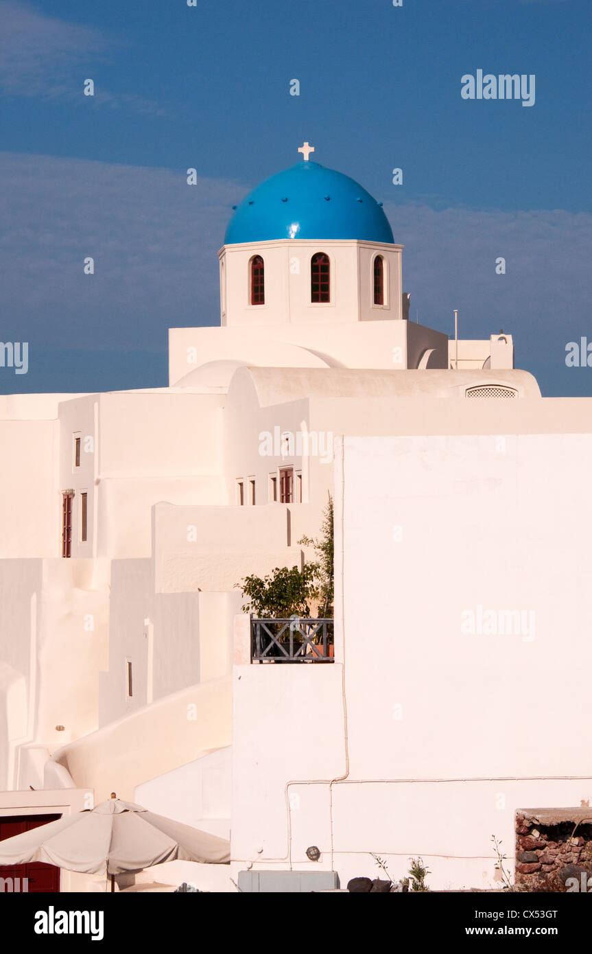 Dôme de l'église bleue, matin, Oia, Santorin, Grèce Banque D'Images