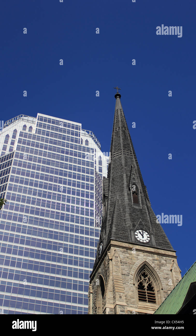 Canada, Québec, Montréal, Christ Church, cathédrale anglicane, des gratte-ciel Banque D'Images