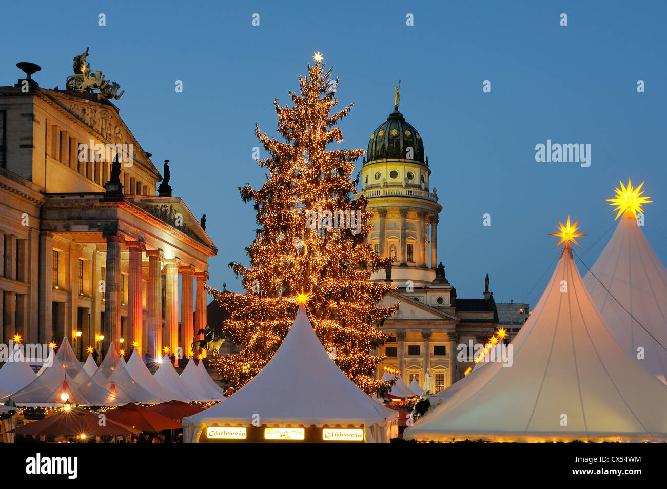 Winterzauber, marché de Noël sur la place de Gendarmenmarkt, Schauspielhaus, Deutscher Dom, la cathédrale de Berlin, Germany, Europe Banque D'Images