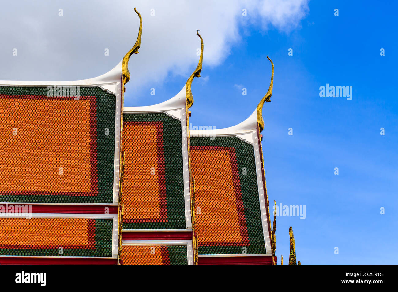 Chofah ciel littéralement, Tassel, l'ornementation architecturale typique sur les toits des bâtiments bouddhistes, Grand Palace, Bangkok, Thaïlande Banque D'Images
