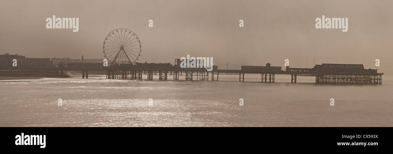 Central Pier, Blackpool, Lancashire, Angleterre, Royaume-Uni, Europe Banque D'Images