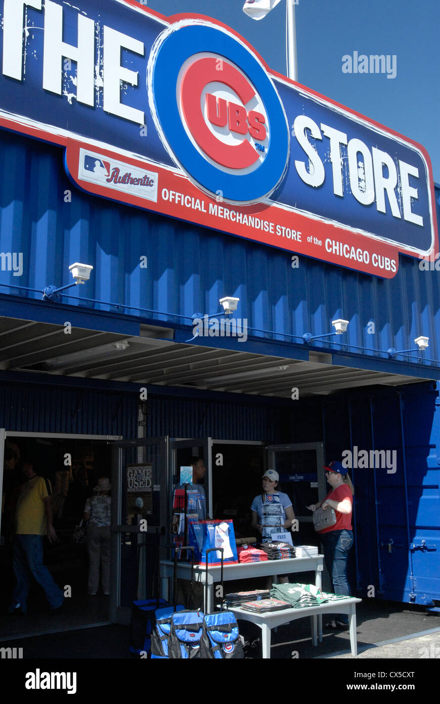 L'équipe de baseball des Cubs de Chicago à l'extérieur du stade de baseball de Wrigley Field de Chicago, Illinois. Banque D'Images