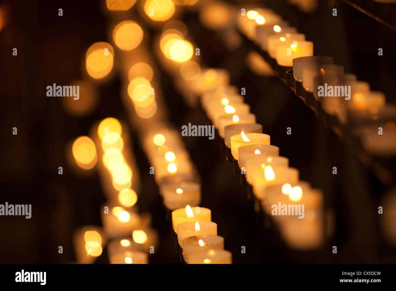 Bougies dans temple Banque D'Images