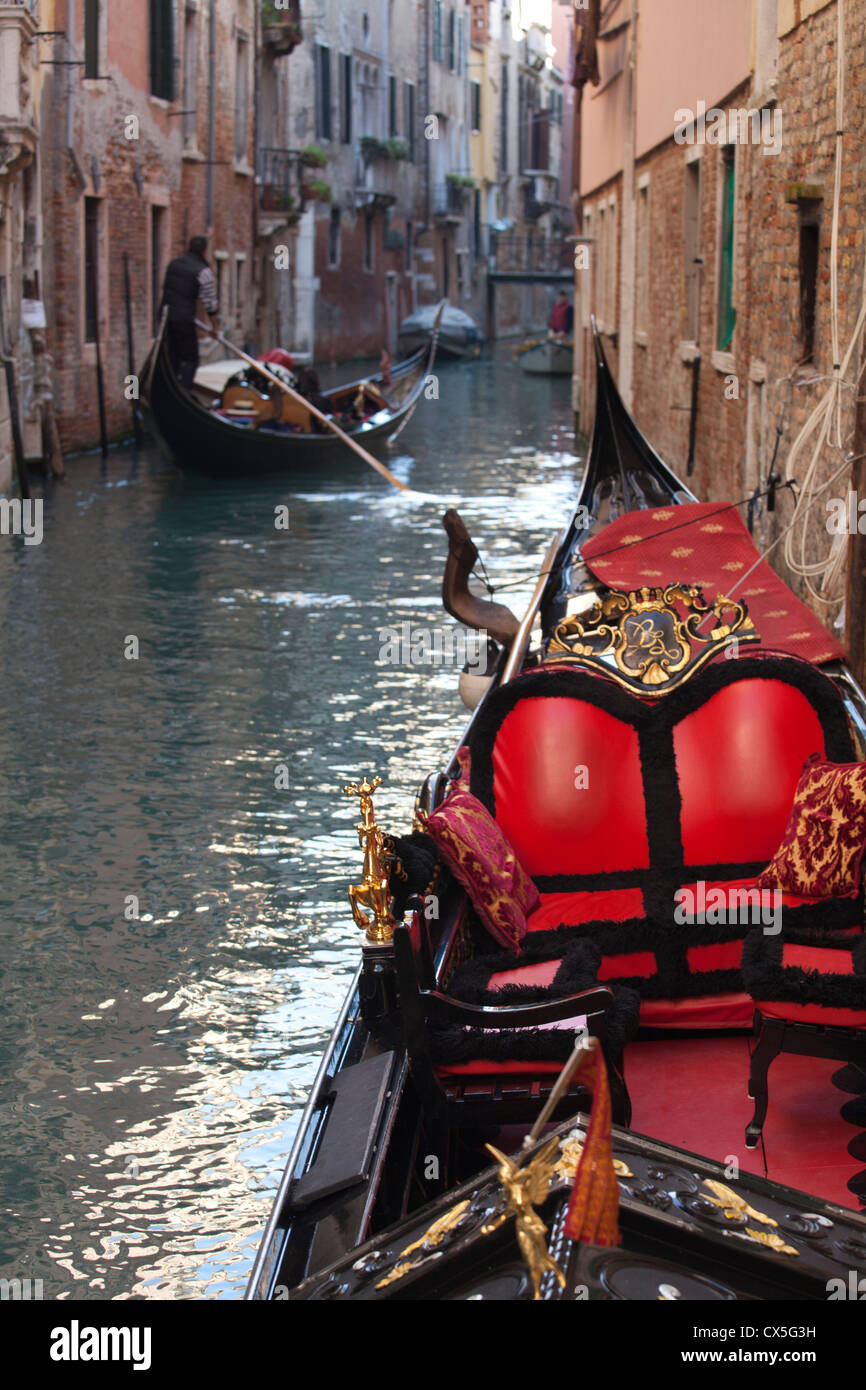 Photo d'une gondole à Venise typique Banque D'Images