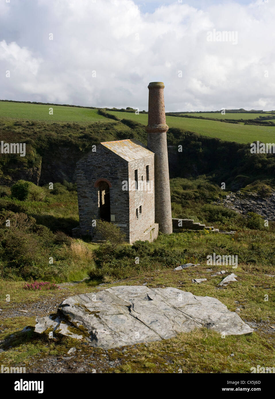 Les mines d'étain sur la côte nord des Cornouailles, Trewarmett Banque D'Images