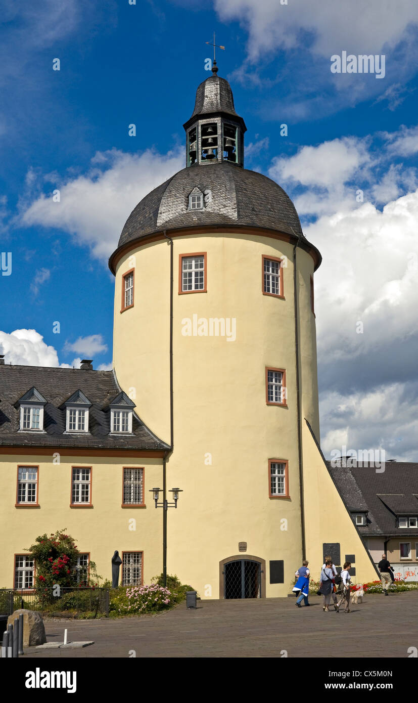 'Dicke Turm" (fat tower) et le 'Unteres Schloss' (en bas) dans le palais de Siegen, Rhénanie du Nord-Westphalie, Allemagne. Banque D'Images
