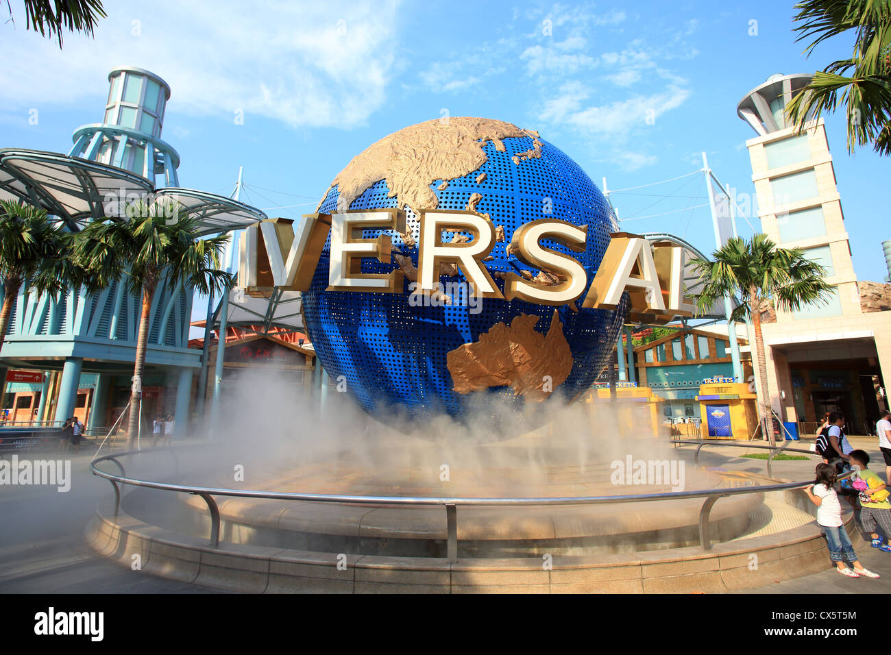 Universal Studios globe géant sur l'île de Sentosa, Singapour Banque D'Images