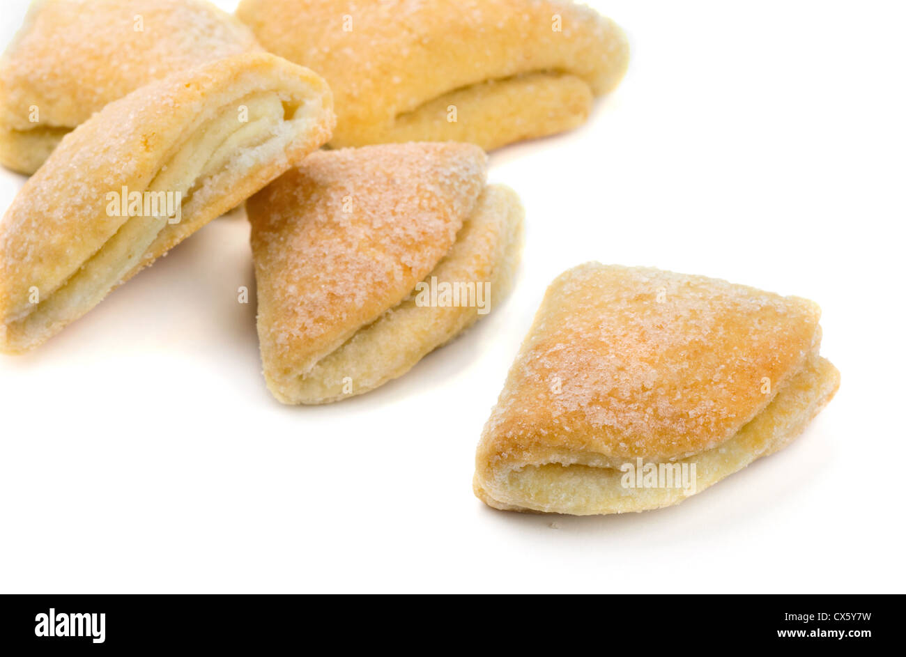 Des biscuits au fromage fait maison isolated on white Banque D'Images