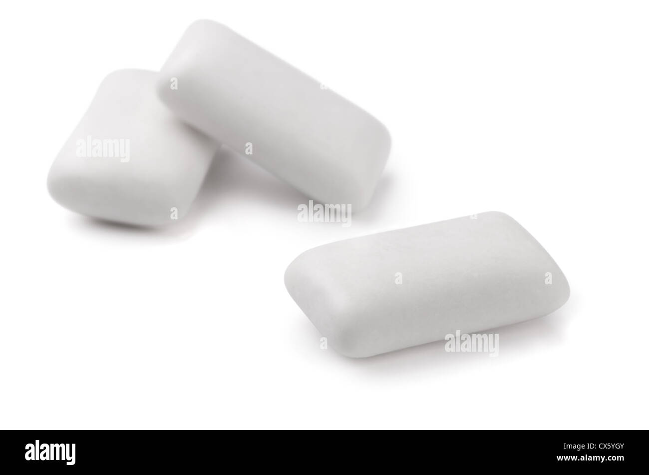 Trois morceaux de chewing-gum blanc isolated on white Banque D'Images