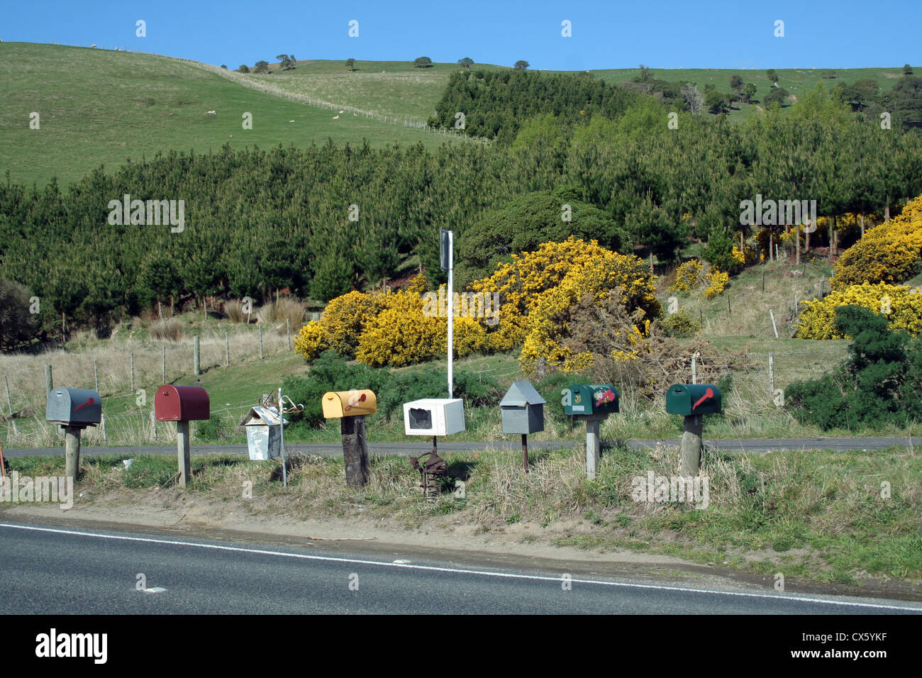Boîtes aux lettres le long de la route en Nouvelle Zélande Banque D'Images