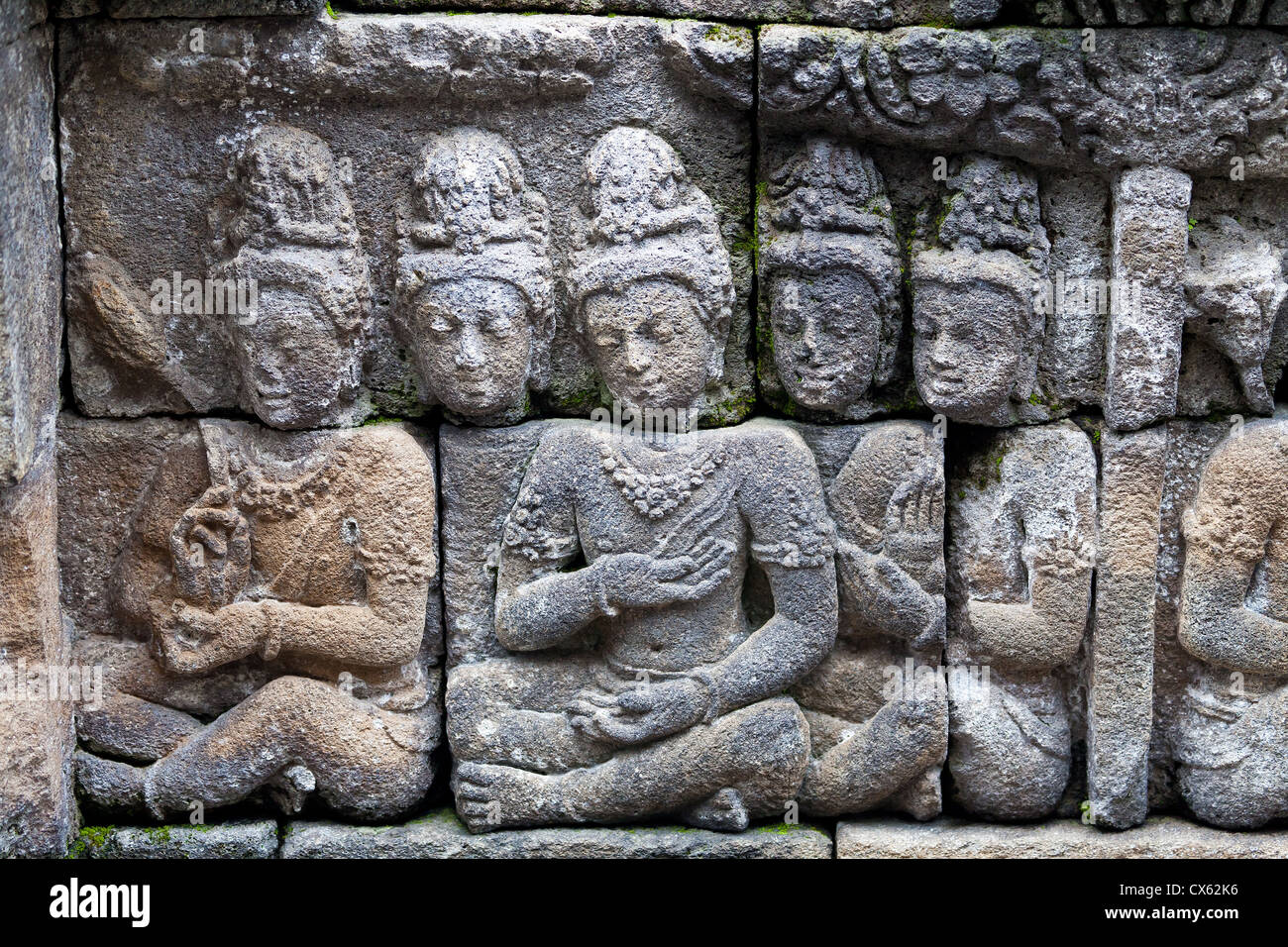 Wall relief sur le temple bouddhiste Borobudur en Indonésie Banque D'Images