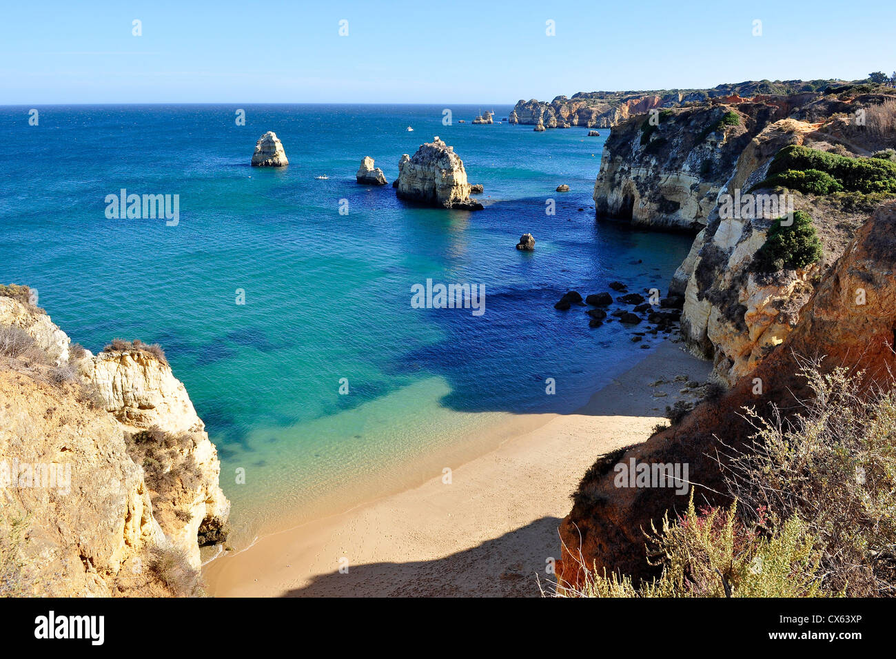 Vue de haut de plage de Pinhao dans Lagos, Algarve, Portugal Banque D'Images