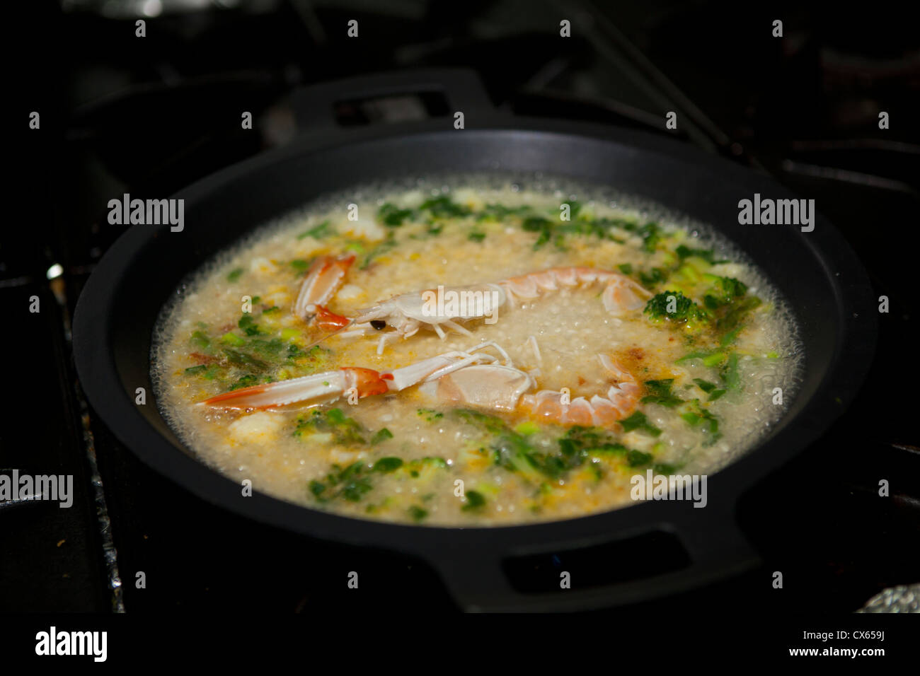 La cuisson de la Paella Alicante Espagne Banque D'Images