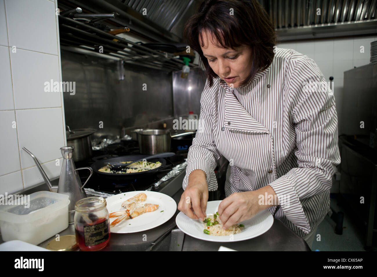 La cuisson de la Paella Alicante Espagne Banque D'Images