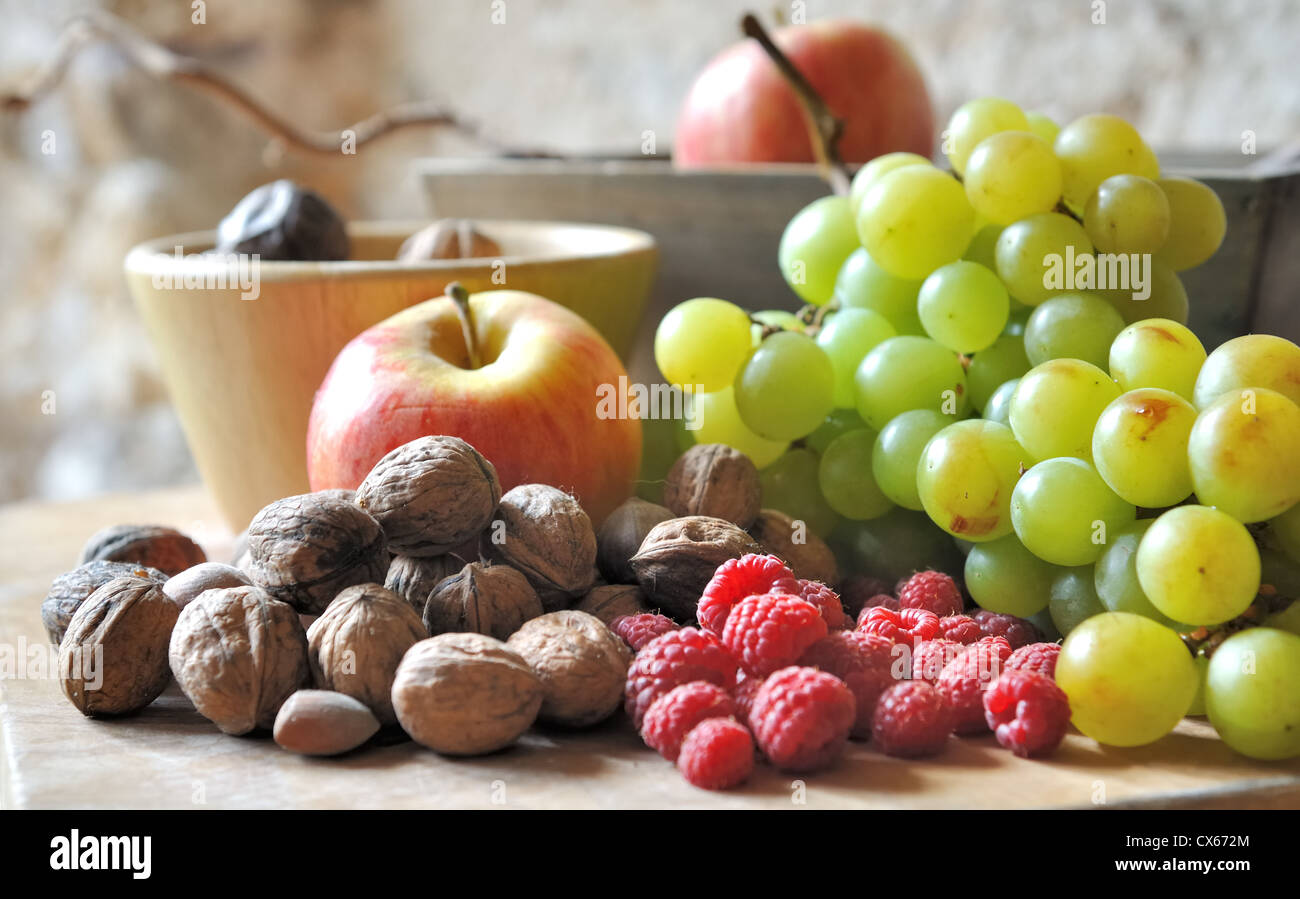 Composition de nature morte avec des fruits en saison Banque D'Images