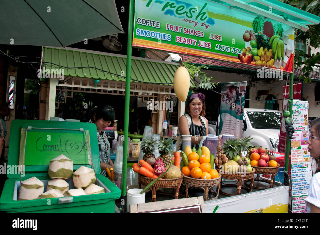 Khao San Road Bangkok Thaïlande marché thaï food vendor Banque D'Images