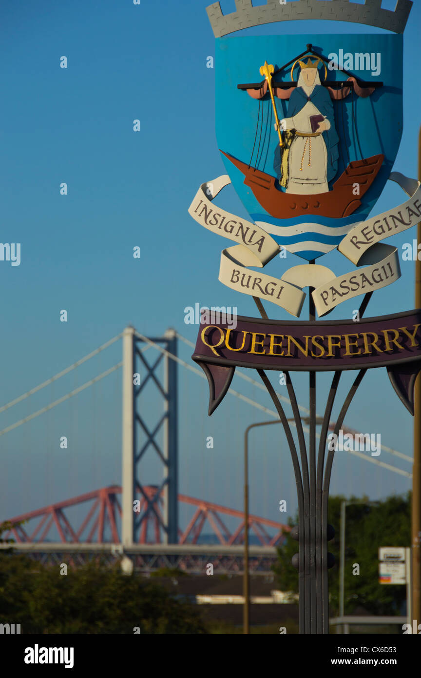 Queensferry blason, Forth Rail et les ponts routiers, South Queensferry, Ecosse Banque D'Images