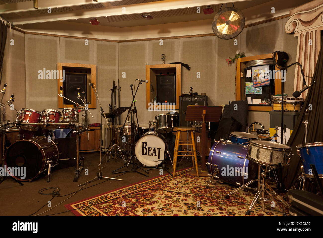 Instruments de musique et du matériel audio dans un studio de son Banque D'Images