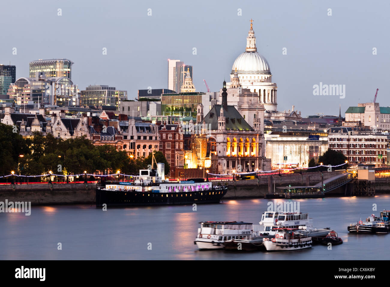 Photo de nuit sur la Tamise Banque D'Images