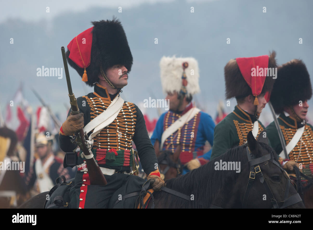 Environ trois mille hommes et une poignée de femmes de raviver les 1812 bataille de Borodino entre Français et Russe armées Banque D'Images