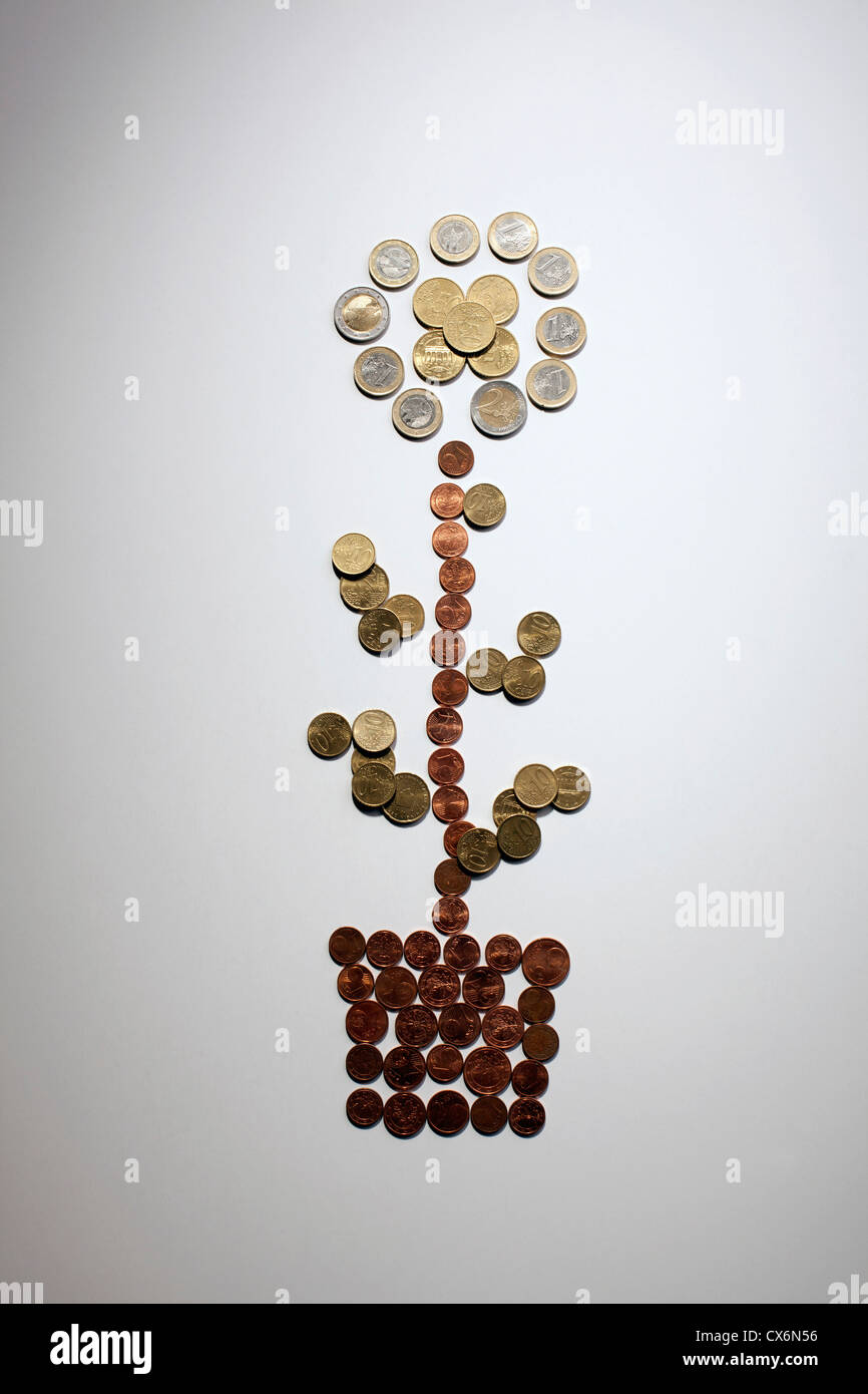Pièces de monnaie de l'Union européenne organisé en une fleur en pot Banque D'Images