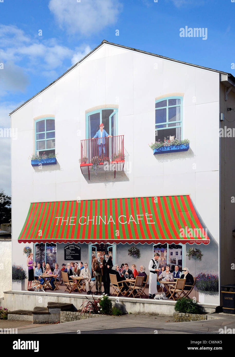 ' La Chine Cafe ' une fresque peinte sur le pignon d'un bâtiment du centre-ville de St Austell, Cornwall, UK Banque D'Images