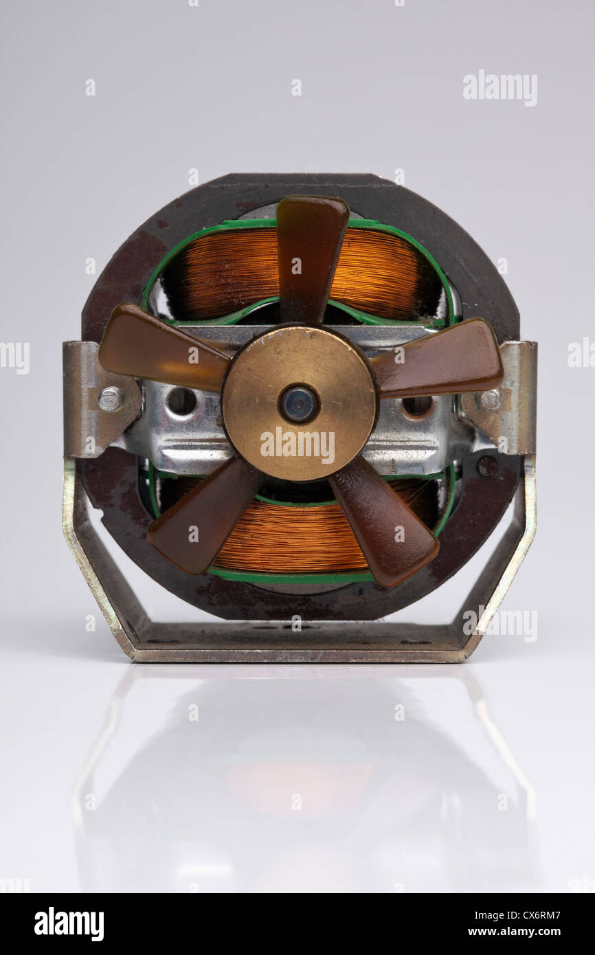 Une bobine électromagnétique avec les pales de ventilateur Banque D'Images