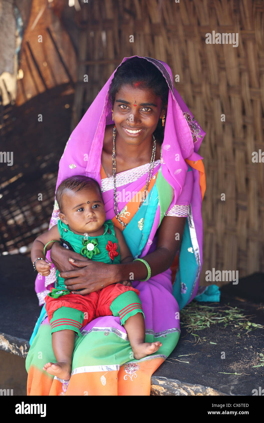 Mère avec enfant indien de l'Andhra Pradesh en Inde du Sud Banque D'Images