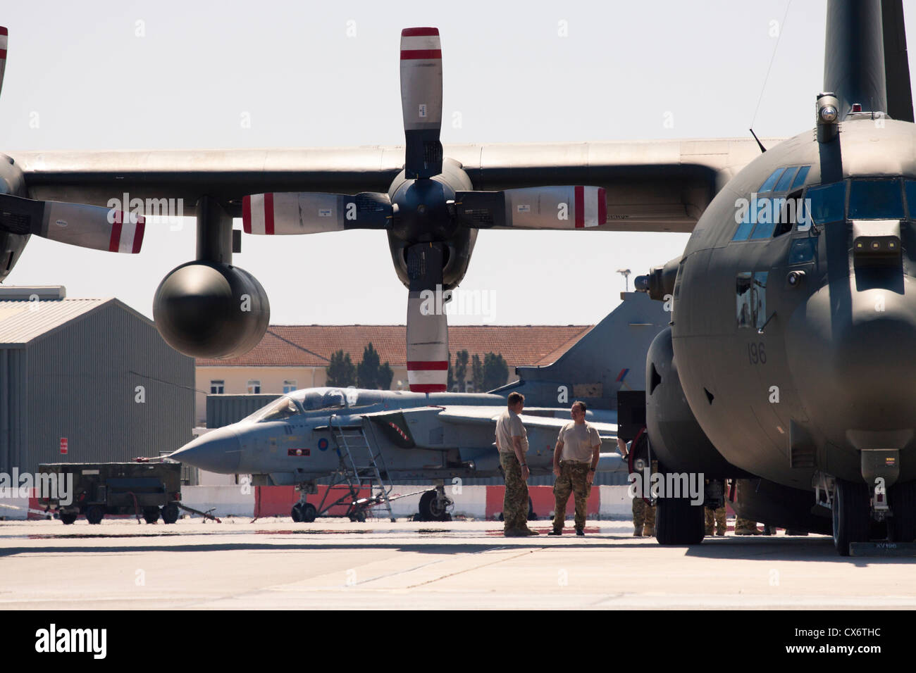 Détail de Lockheed C-130 Hercules de transport militaire à turbopropulseur à RAF l'aéroport de Gibraltar. 2 juillet 2012, Gibraltar, Royaume-Uni. Banque D'Images