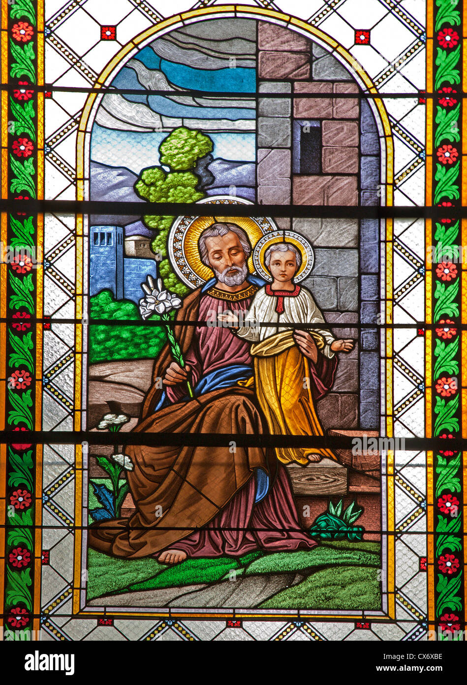 LEVOCA - 1 août : Saint Joseph de vitre en basilique de la Visitation de la Vierge Marie le 1 août 2012 à Levoca, Slovaquie. Banque D'Images LEVOCA - 1 août : Saint Joseph de vitre en basilique de la Visitation de la Vierge Marie le 1 août 2012 à Levoca, Slovaquie. Banque D'Images