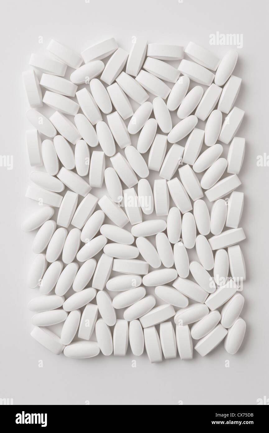 PILLS SUPPLÉMENTS MÉDICAMENTS Blanc sur fond blanc Banque D'Images