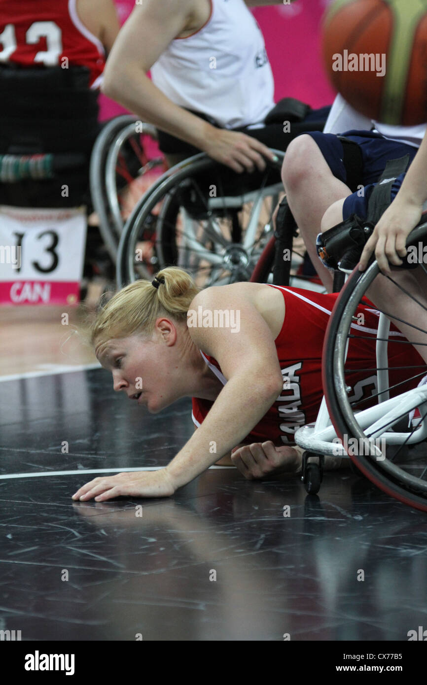 Janet Mclachlan du Canada sur le plancher dans le basket-ball en fauteuil roulant womens Banque D'Images