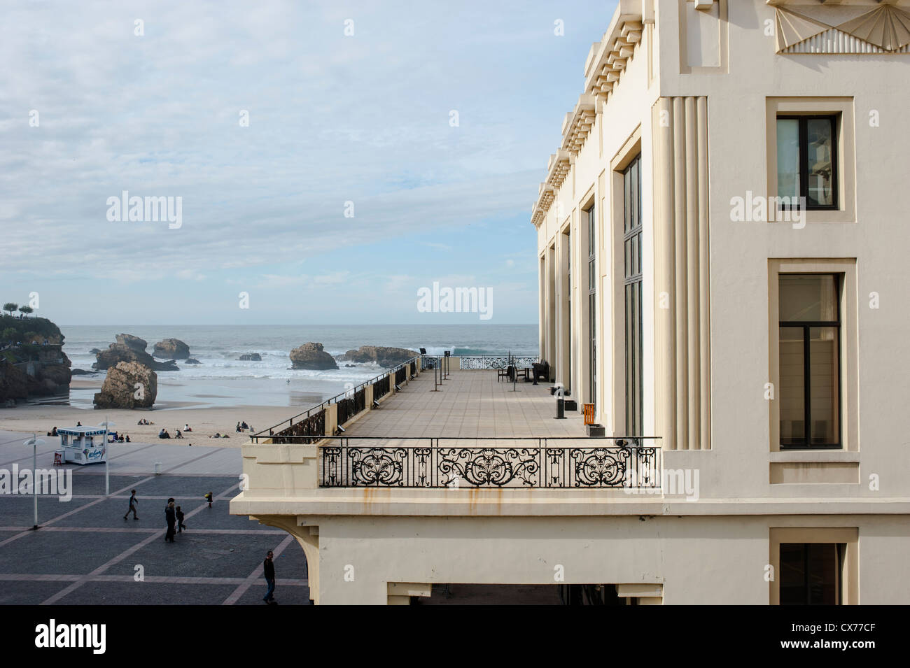 Casino de Biarritz et de la plage sur un jour nuageux Banque D'Images