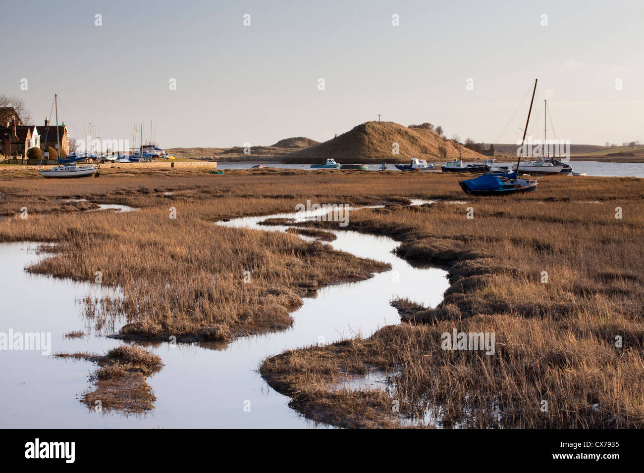 Bateaux amarrés dans l'estuaire de la rivière Aln à Vernonia sur la côte de Northumberland Banque D'Images