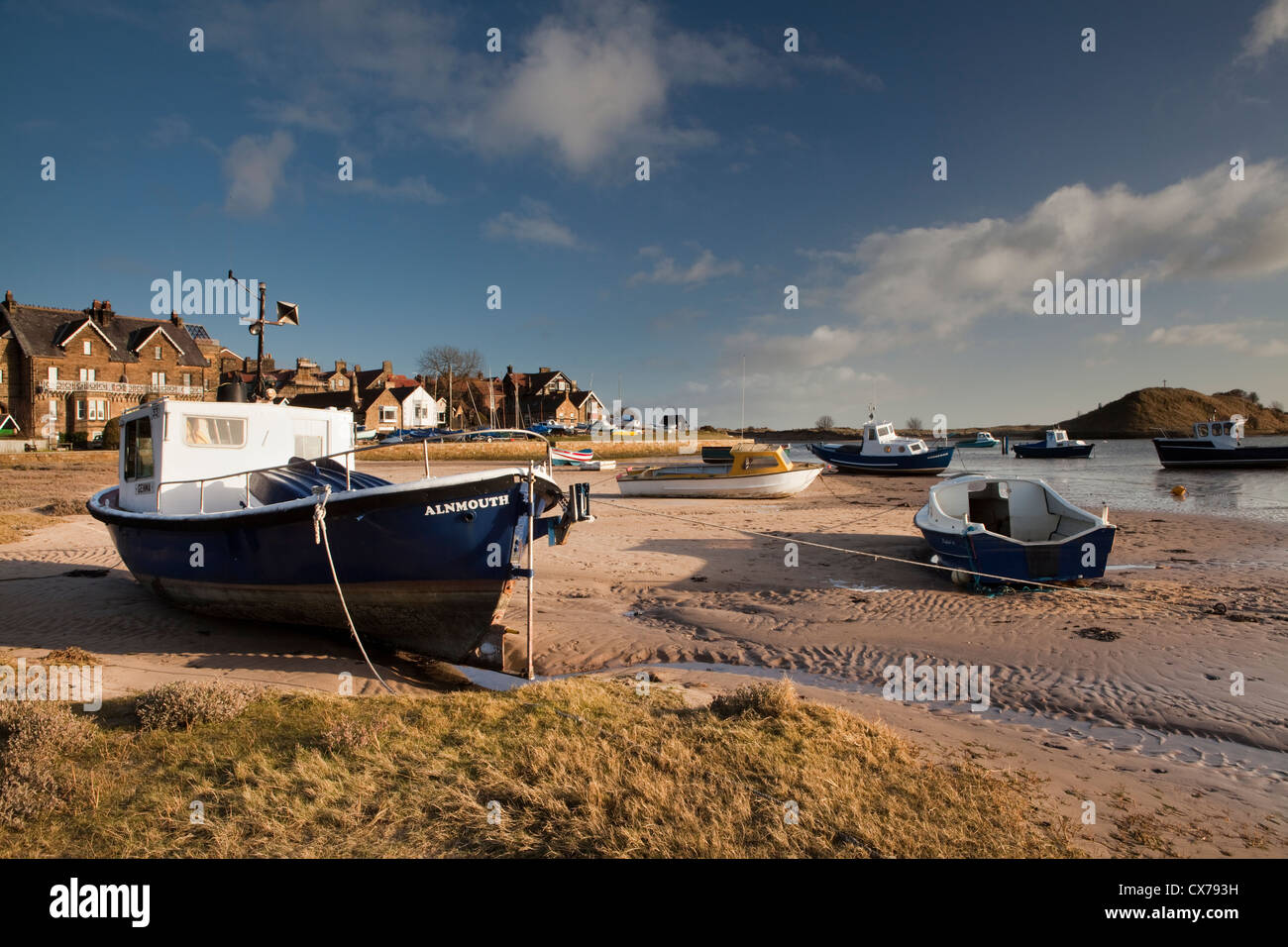 Bateaux amarrés dans l'estuaire de la rivière Aln à Vernonia sur la côte de Northumberland Banque D'Images