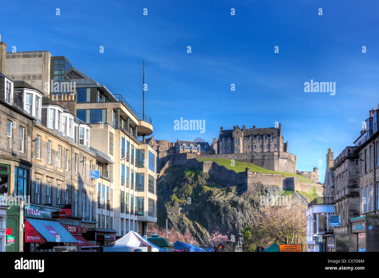 Vue sur le château d'Edimbourg de Princes Street, Édimbourg, Écosse, Royaume-Uni Banque D'Images