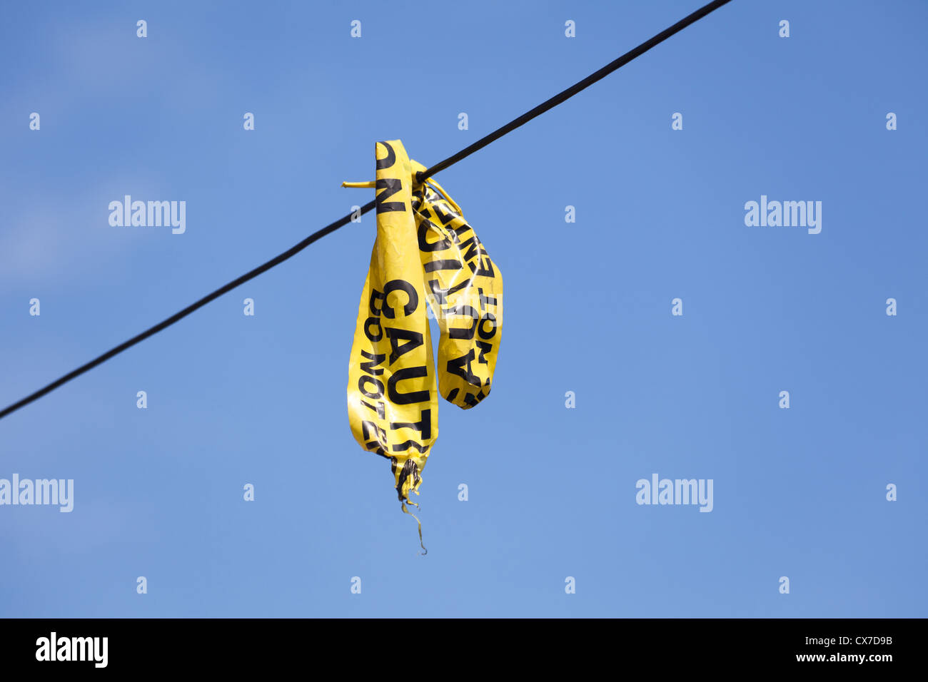 Avec du ruban bleu du ciel Banque D'Images