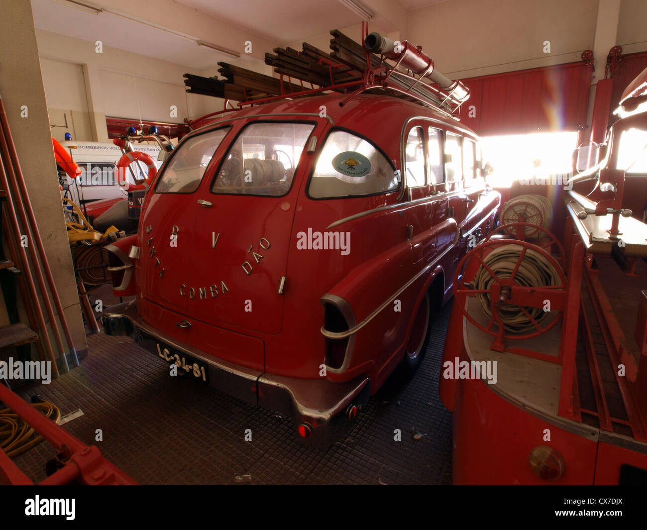 Old Bedford pompiers du service des incendies de Bombeiros Santa Comba Dao, Portugal Banque D'Images