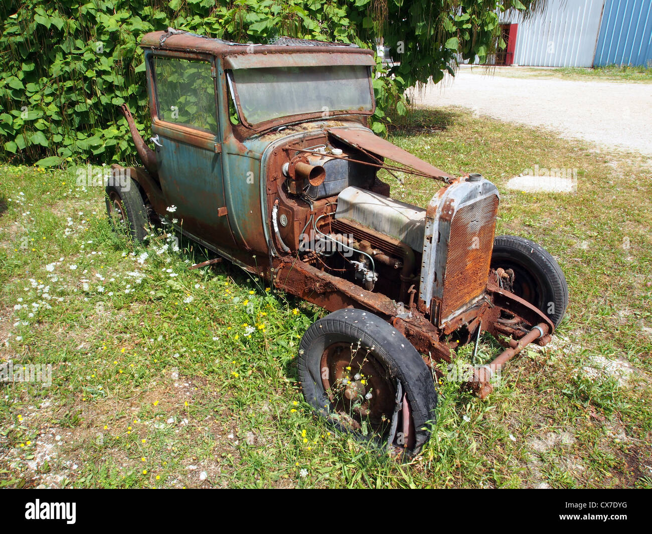 Ancien véhicule au chantier de le musée de l'automobile Reims Banque D'Images