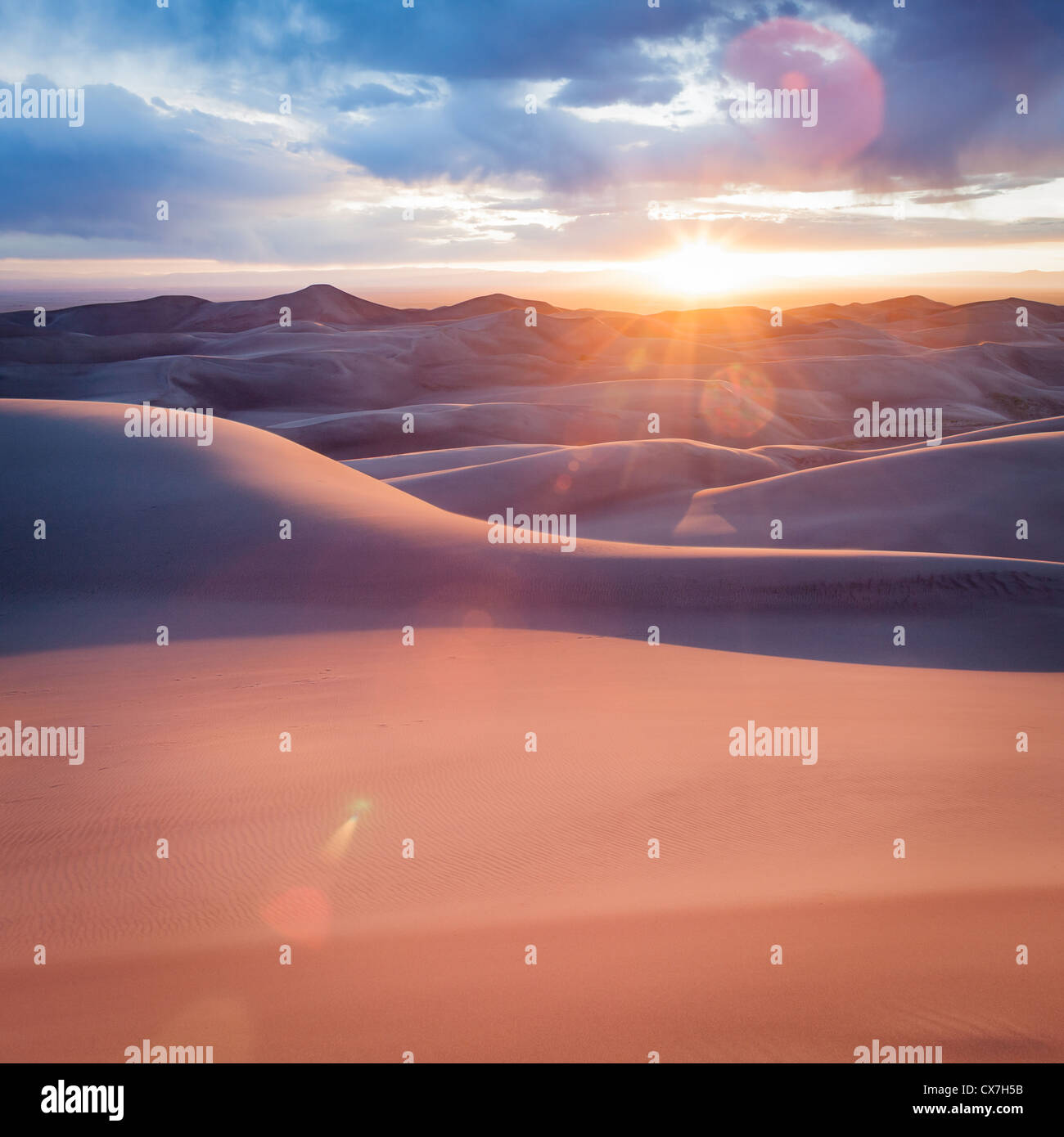 Coucher de soleil avec des dunes de sable de Great Sand Dunes National Park Banque D'Images