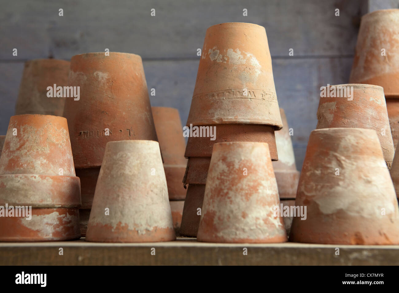 Cache-pots à Harlow Carr RHS Gardens près de Harrogate dans le Yorkshire du Nord, Angleterre Banque D'Images